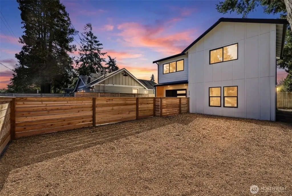 526 N 100th Street Seattle WA 98133