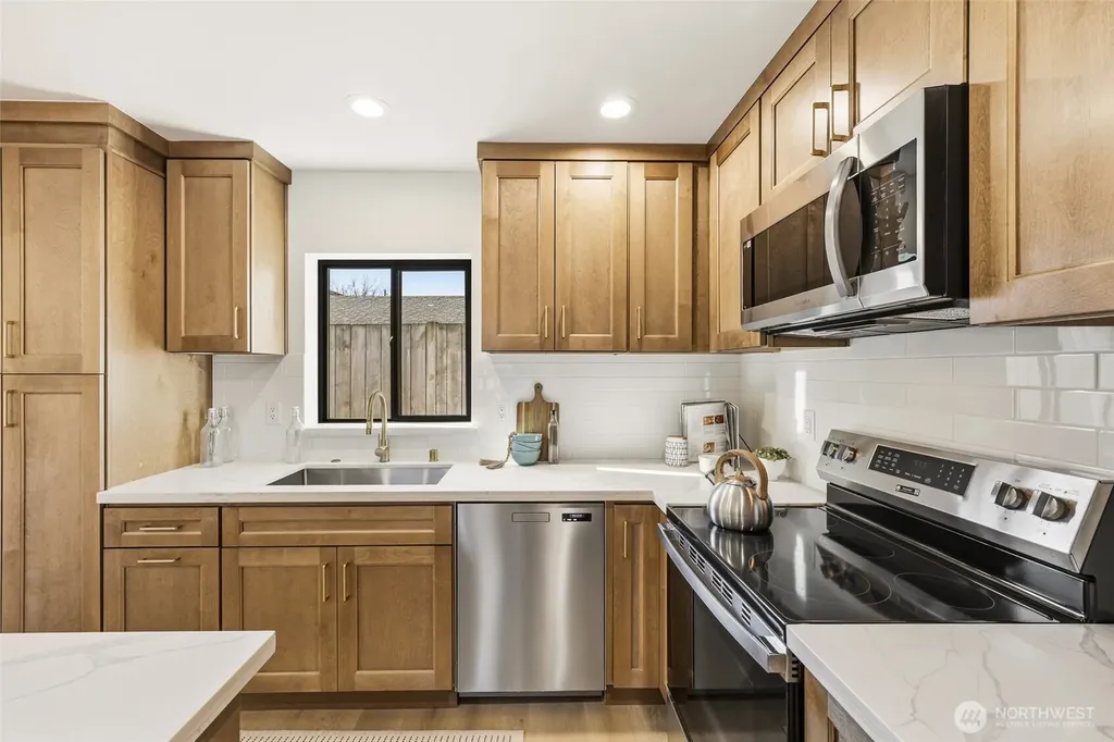 526 N 100th Street Seattle WA 98133