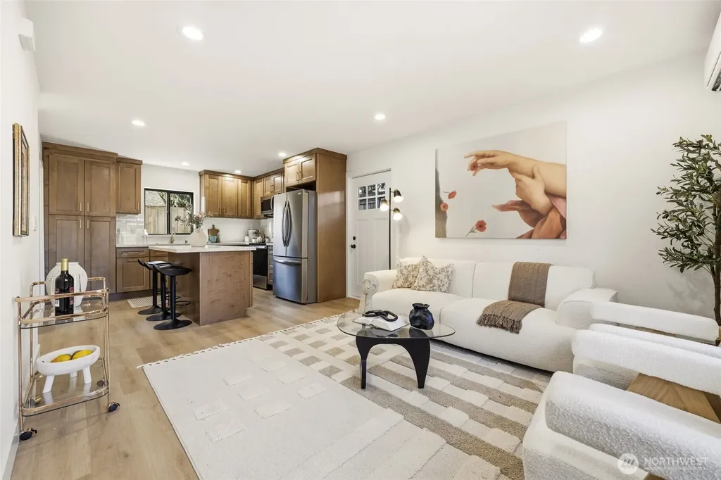 526 N 100th Street Seattle WA 98133
