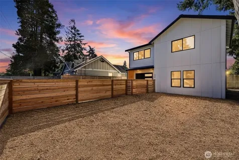 526 N 100th Street Seattle WA 98133