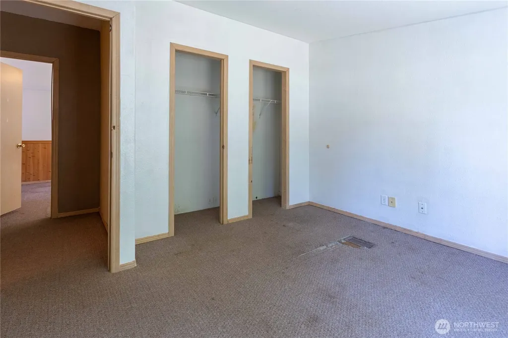 1069 Ellie Lane Camano Island WA 98282