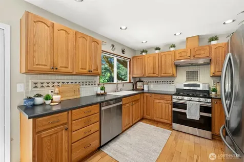 711 Eagle Cliff Rd NE Bainbridge Island WA 98110