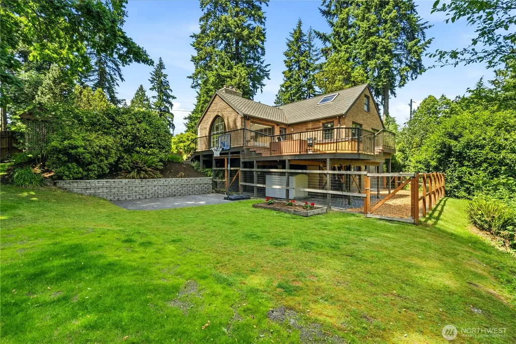 17014 25th Avenue NE Lake Forest Park WA 98155