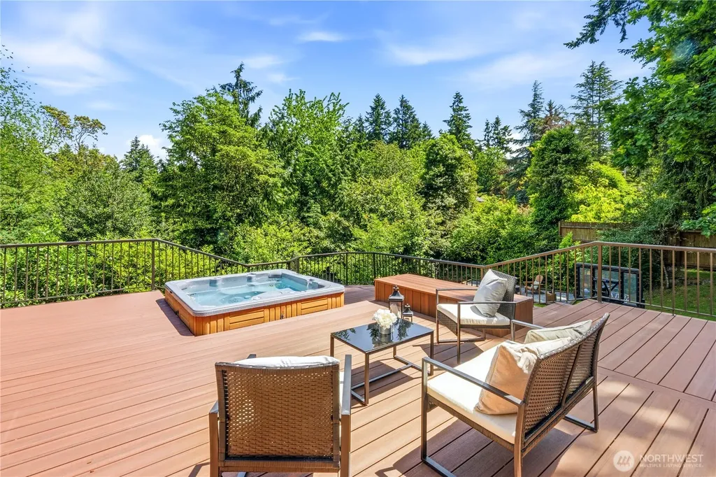 17014 25th Avenue NE Lake Forest Park WA 98155