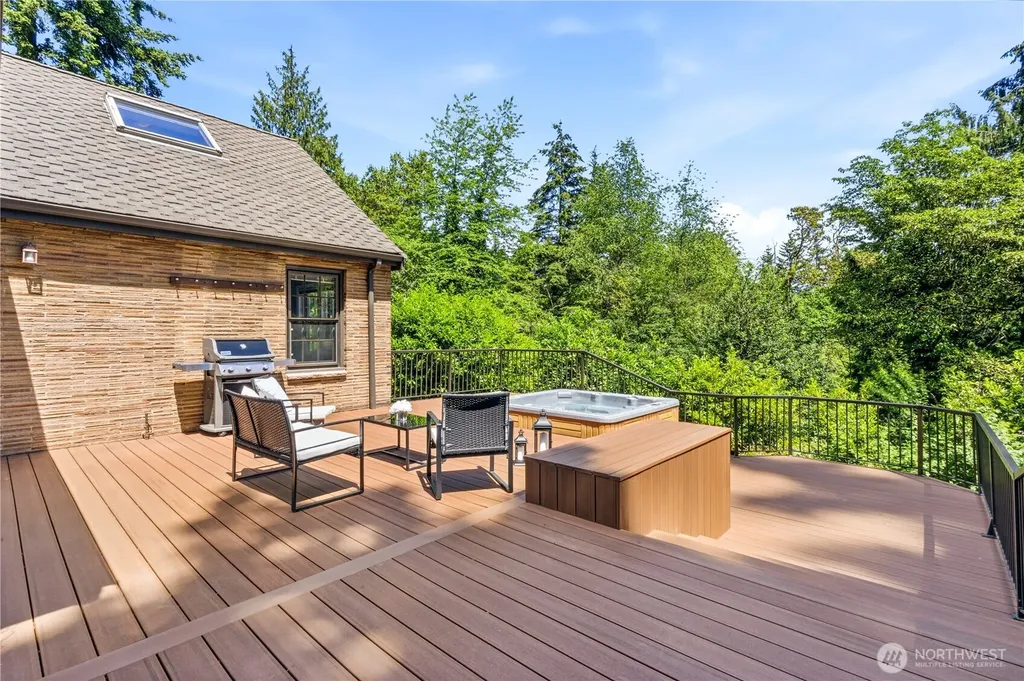 17014 25th Avenue NE Lake Forest Park WA 98155