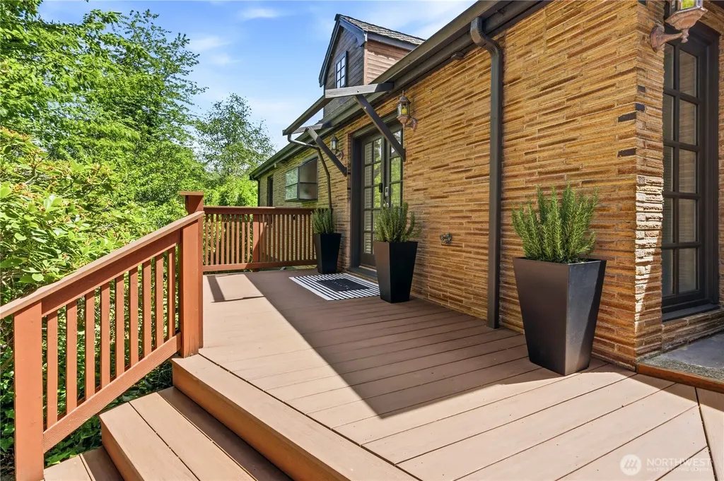 17014 25th Avenue NE Lake Forest Park WA 98155