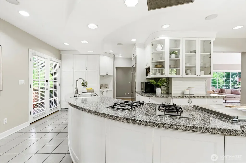 17014 25th Avenue NE Lake Forest Park WA 98155
