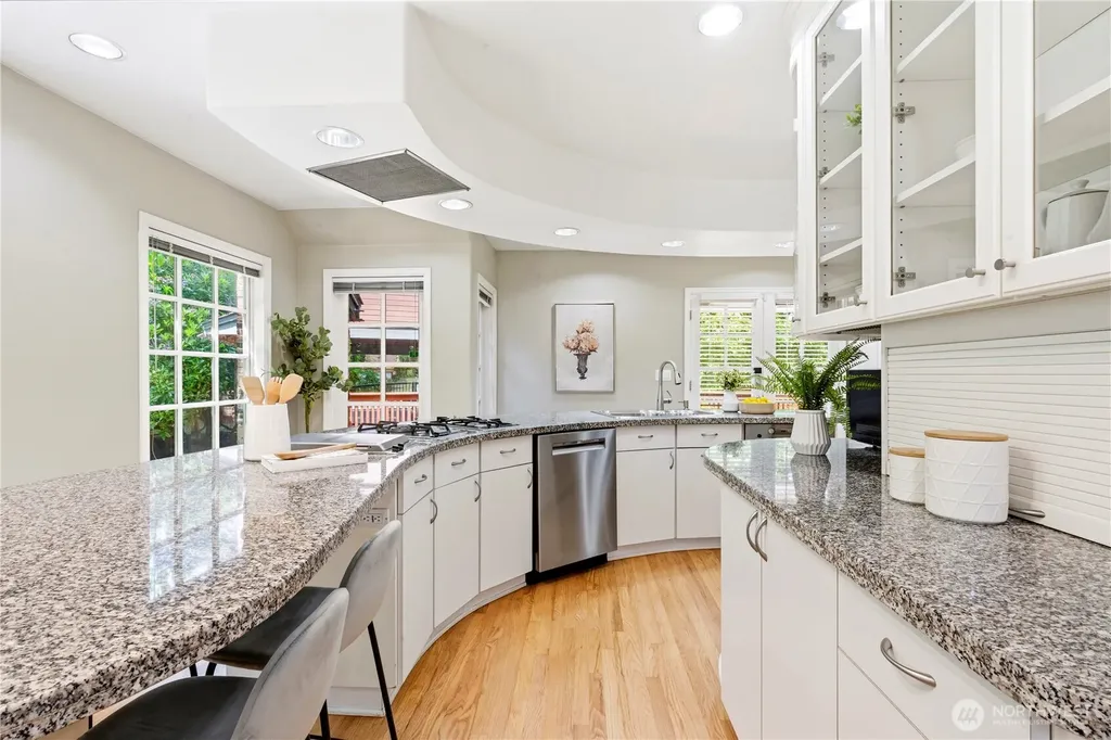 17014 25th Avenue NE Lake Forest Park WA 98155