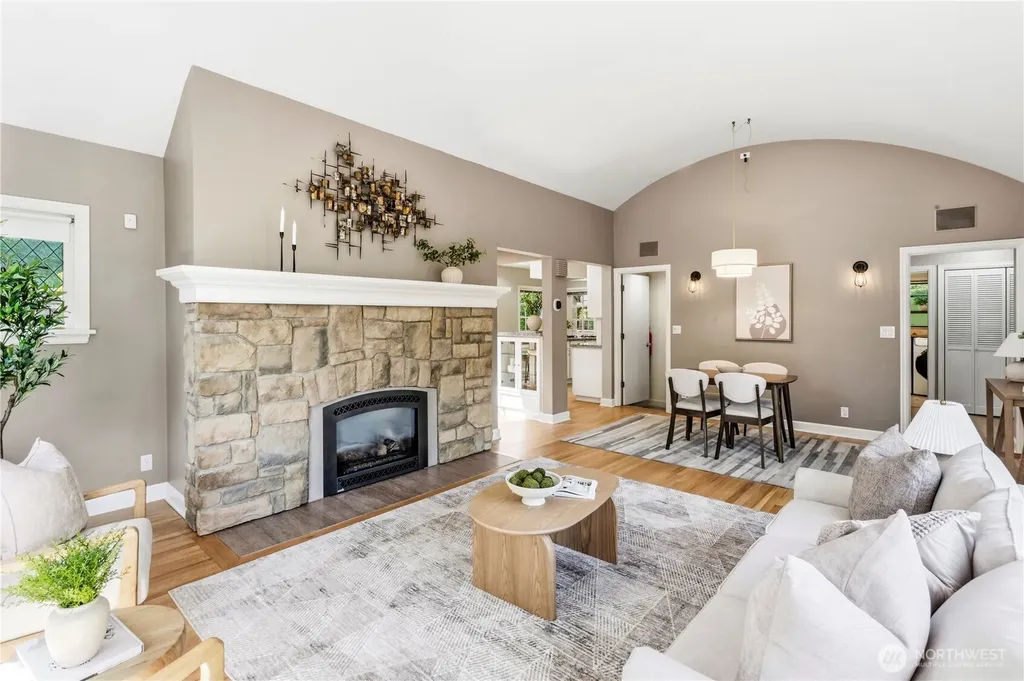 17014 25th Avenue NE Lake Forest Park WA 98155