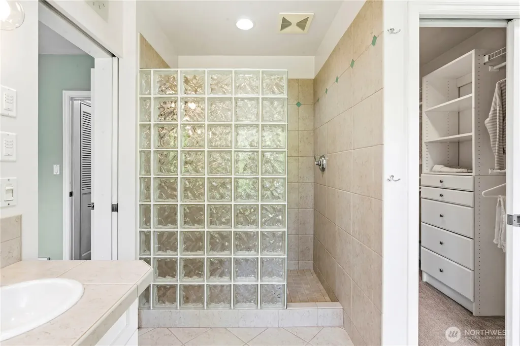 17014 25th Avenue NE Lake Forest Park WA 98155