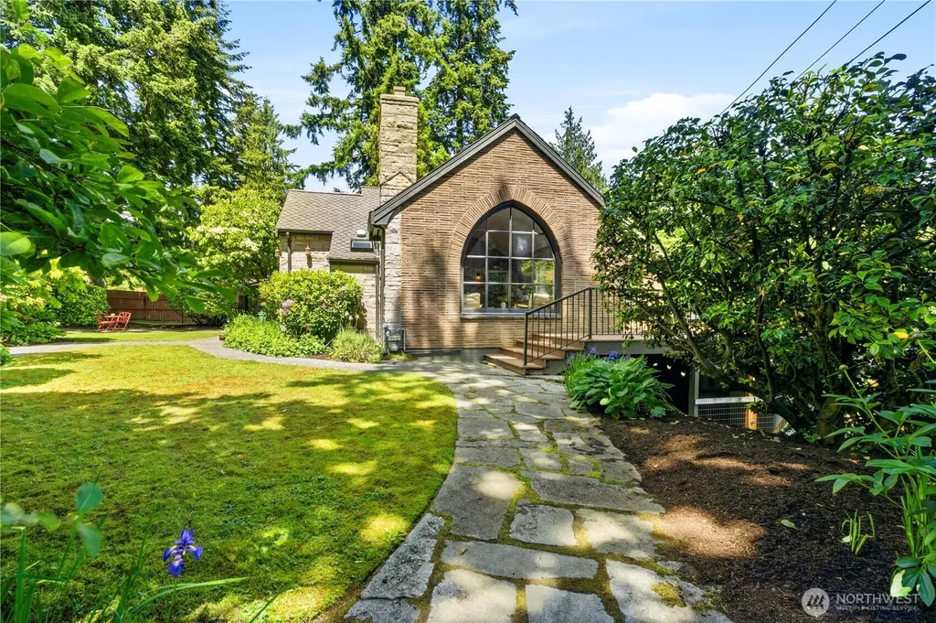 17014 25th Avenue NE Lake Forest Park WA 98155