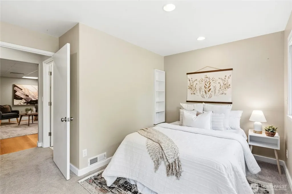 17014 25th Avenue NE Lake Forest Park WA 98155