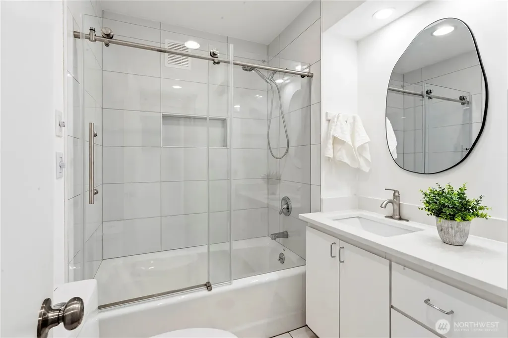 17014 25th Avenue NE Lake Forest Park WA 98155