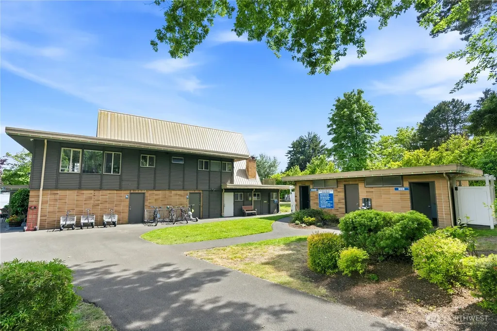 17014 25th Avenue NE Lake Forest Park WA 98155