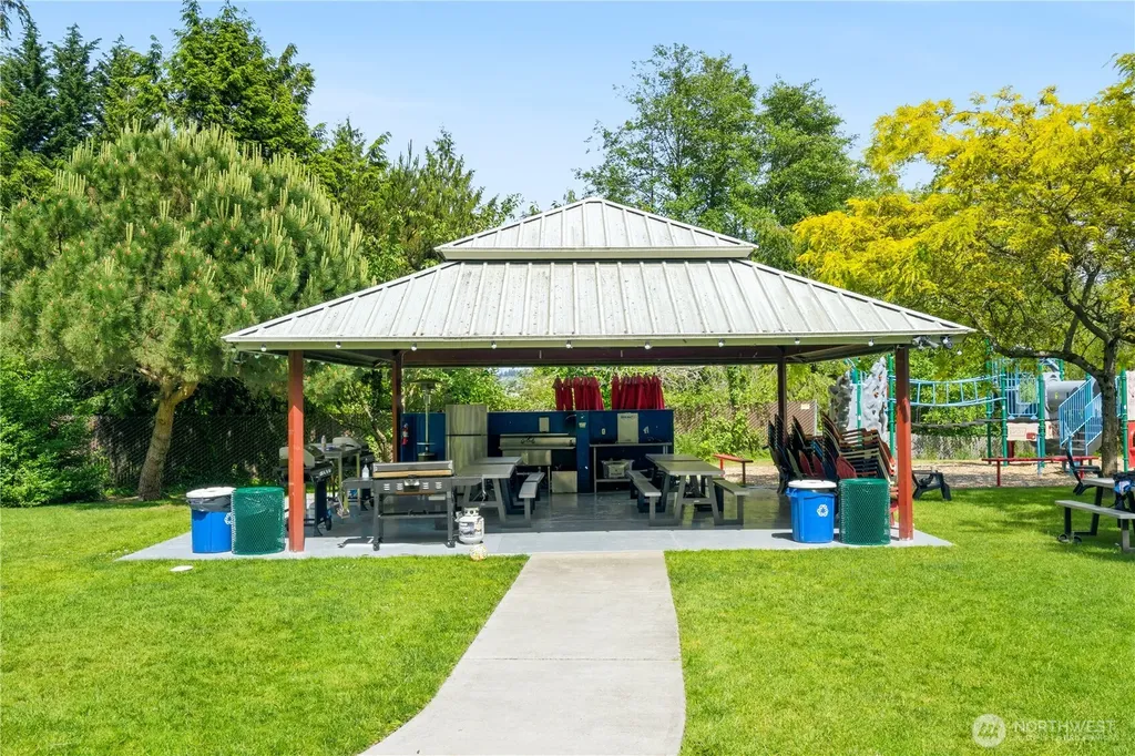 17014 25th Avenue NE Lake Forest Park WA 98155
