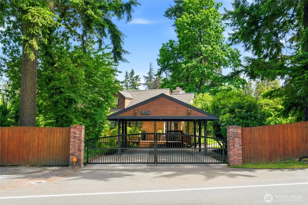 17014 25th Avenue NE Lake Forest Park WA 98155