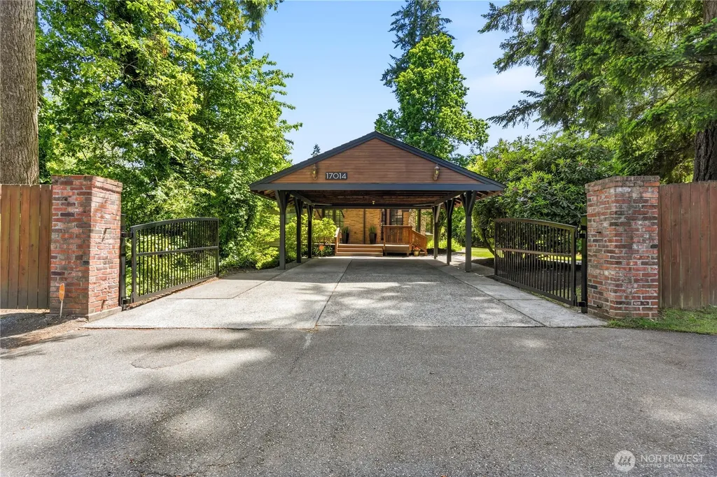 17014 25th Avenue NE Lake Forest Park WA 98155