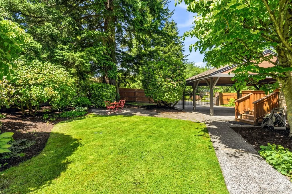 17014 25th Avenue NE Lake Forest Park WA 98155