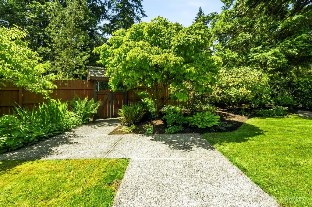 17014 25th Avenue NE Lake Forest Park WA 98155