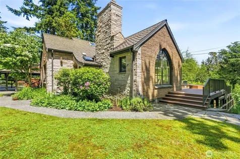 17014 25th Avenue NE Lake Forest Park WA 98155