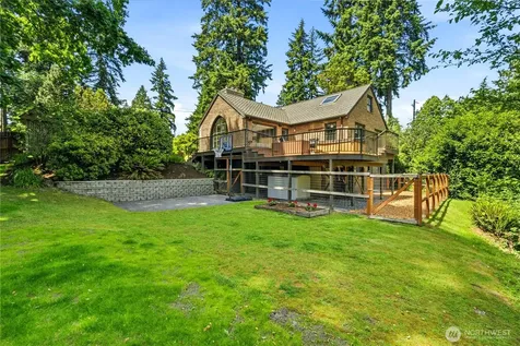 17014 25th Avenue NE Lake Forest Park WA 98155