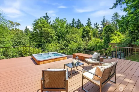17014 25th Avenue NE Lake Forest Park WA 98155