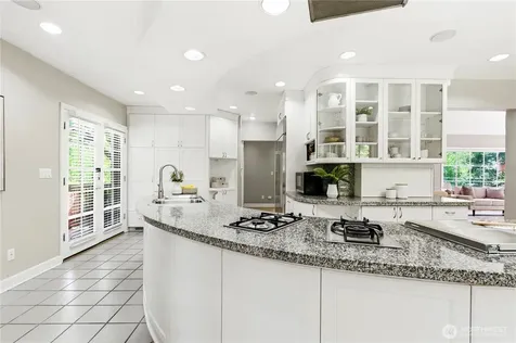 17014 25th Avenue NE Lake Forest Park WA 98155