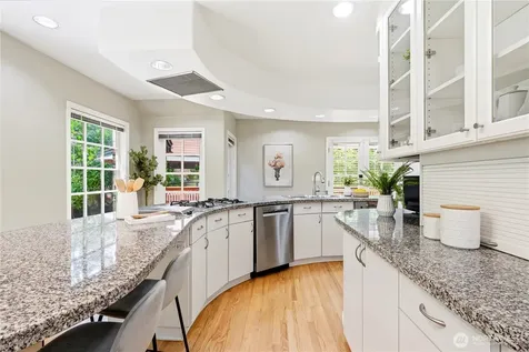 17014 25th Avenue NE Lake Forest Park WA 98155