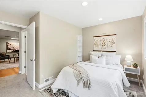 17014 25th Avenue NE Lake Forest Park WA 98155