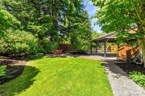 17014 25th Avenue NE Lake Forest Park WA 98155