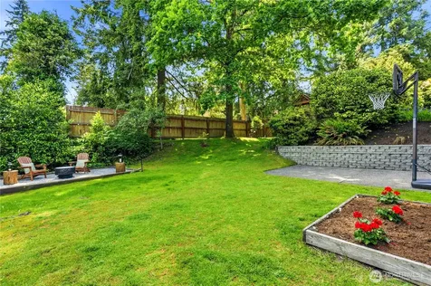 17014 25th Avenue NE Lake Forest Park WA 98155