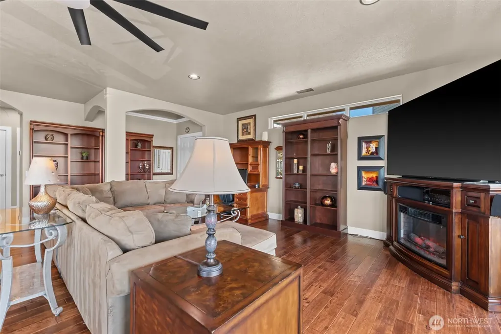 9119 Seahawk Lane NW Quincy WA 98848