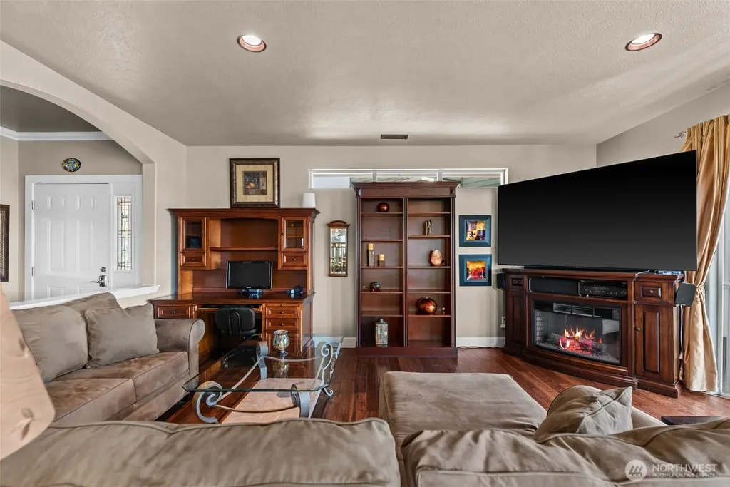 9119 Seahawk Lane NW Quincy WA 98848