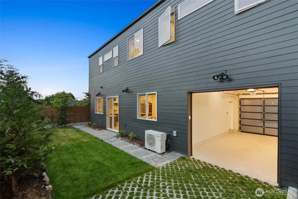 5114 15th Avenue S Seattle WA 98108