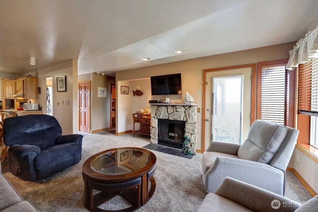 210 26th Street NW Long Beach WA 98631