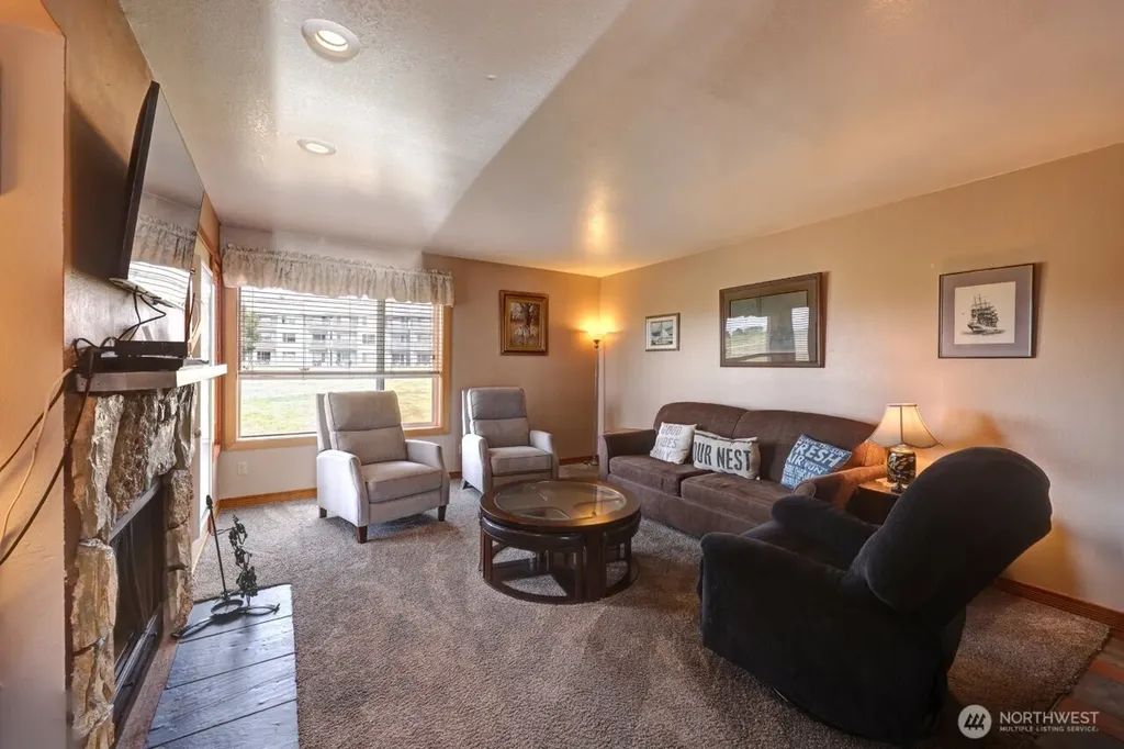 210 26th Street NW Long Beach WA 98631