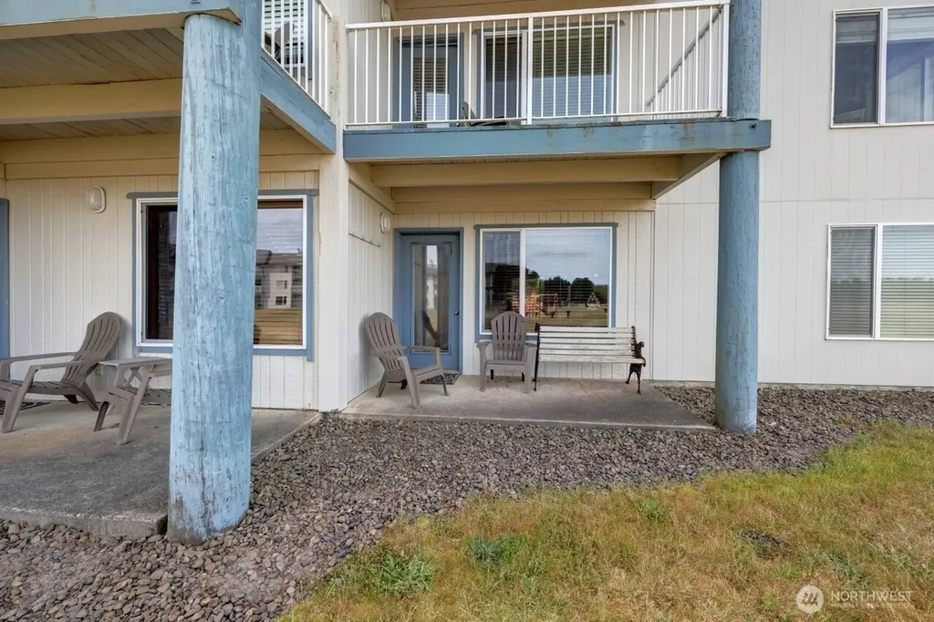 210 26th Street NW Long Beach WA 98631