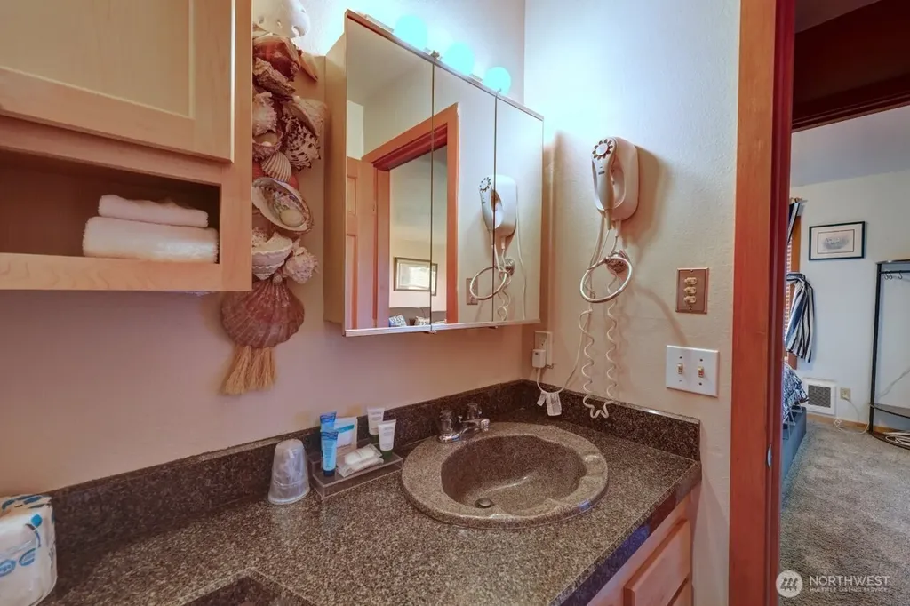210 26th Street NW Long Beach WA 98631