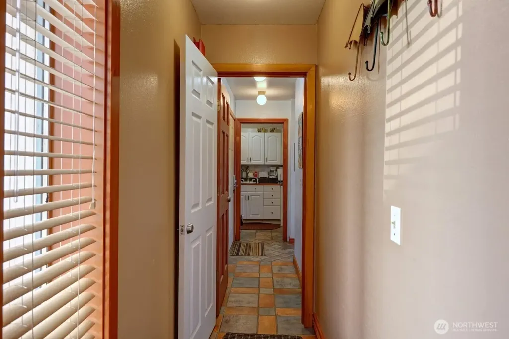 210 26th Street NW Long Beach WA 98631