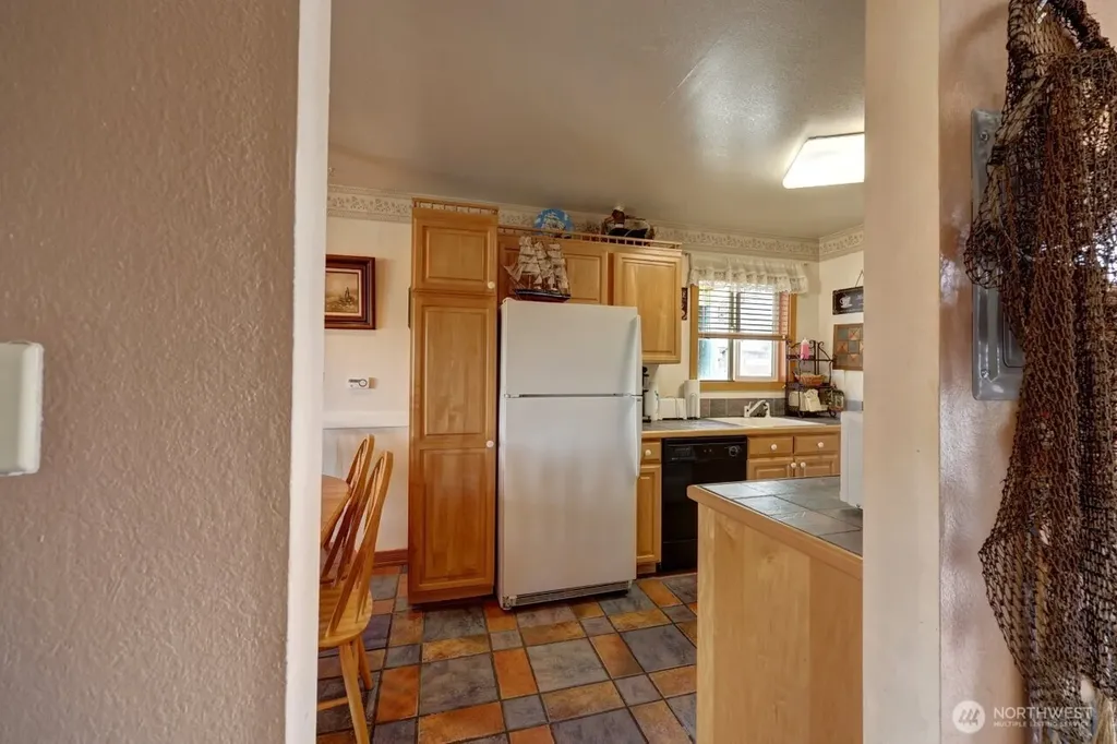 210 26th Street NW Long Beach WA 98631