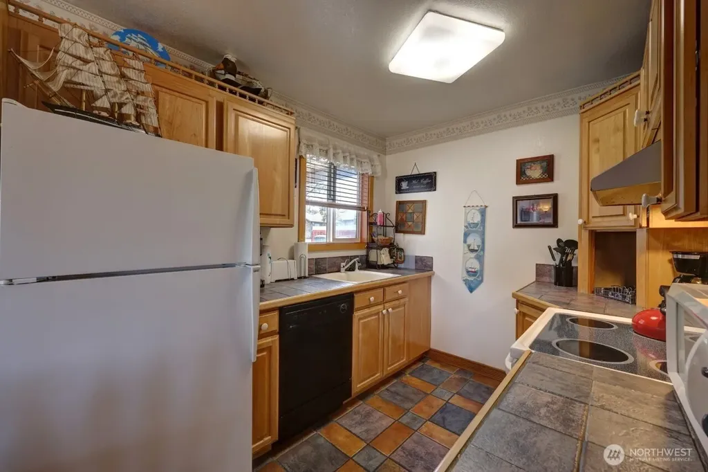 210 26th Street NW Long Beach WA 98631