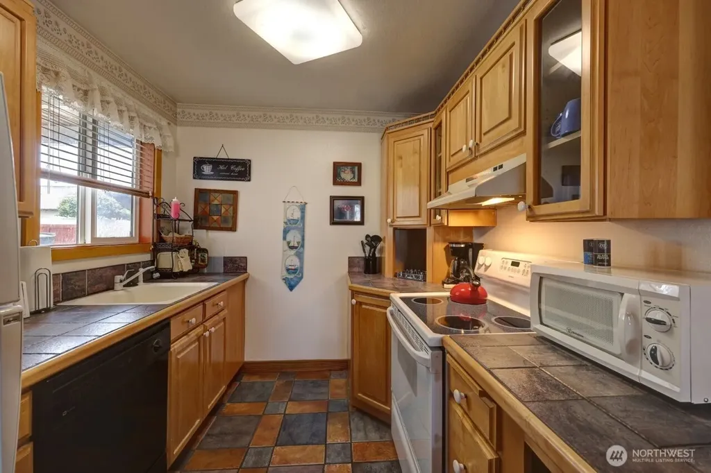210 26th Street NW Long Beach WA 98631