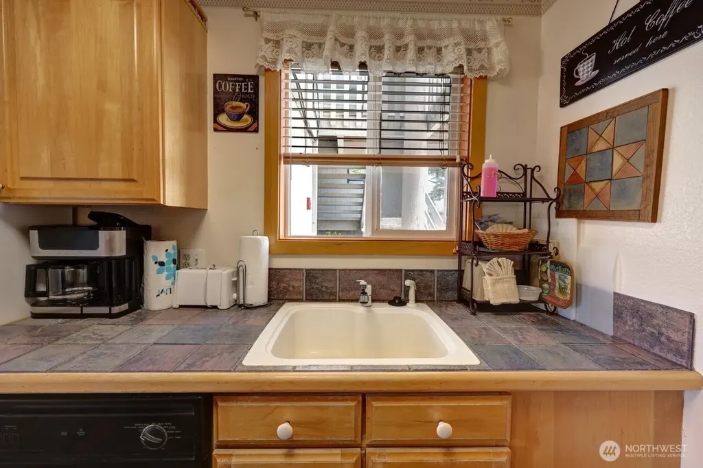 210 26th Street NW Long Beach WA 98631