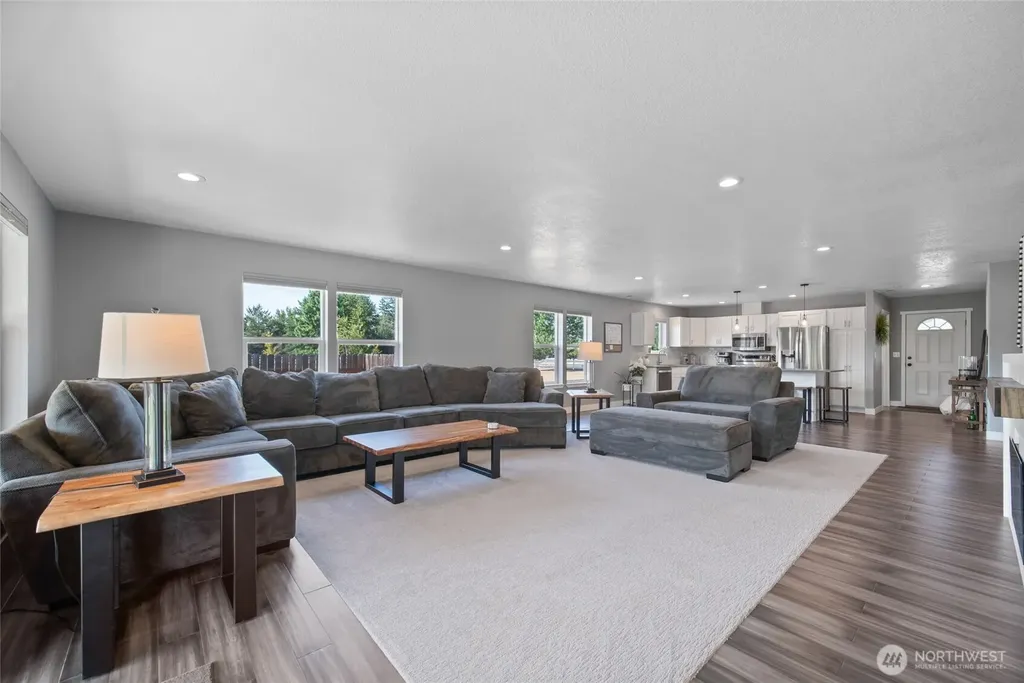 195 Bay Point Drive Castle Rock WA 98611