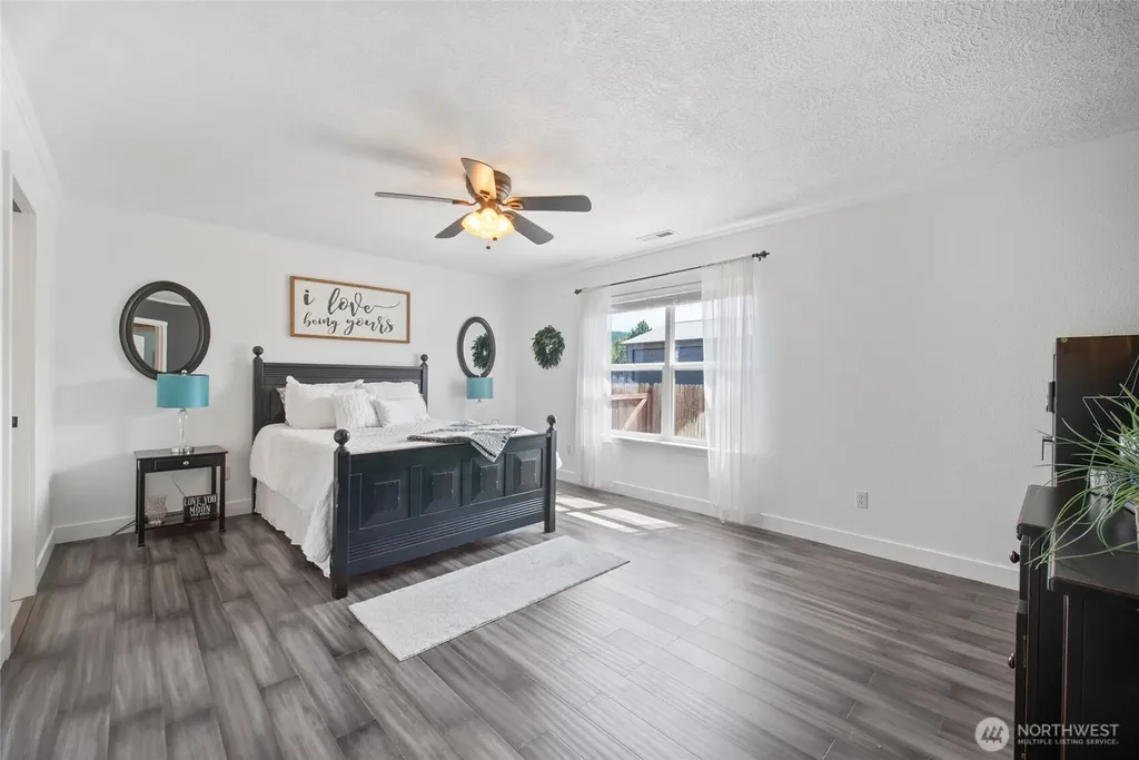 195 Bay Point Drive Castle Rock WA 98611