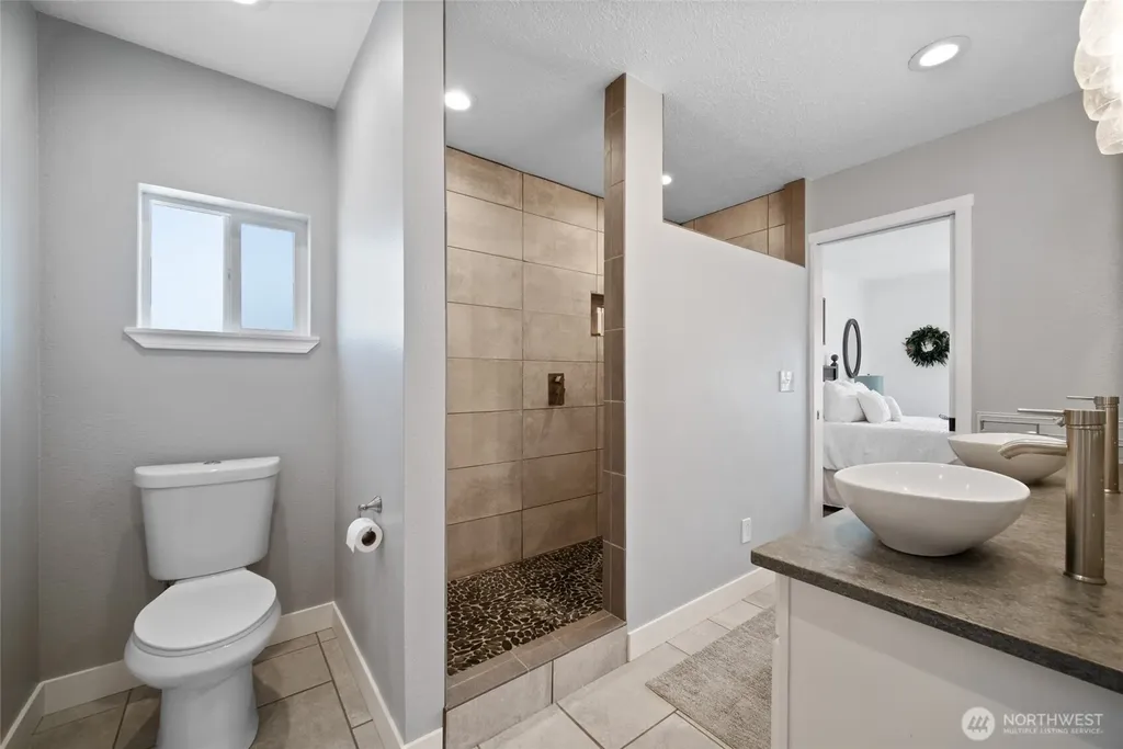 195 Bay Point Drive Castle Rock WA 98611