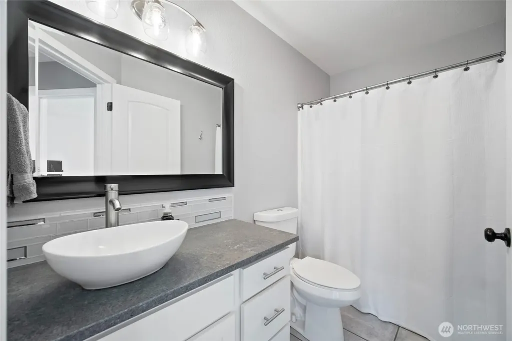 195 Bay Point Drive Castle Rock WA 98611