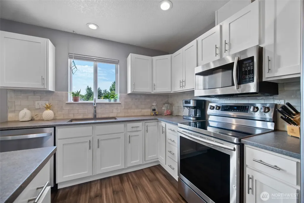 195 Bay Point Drive Castle Rock WA 98611