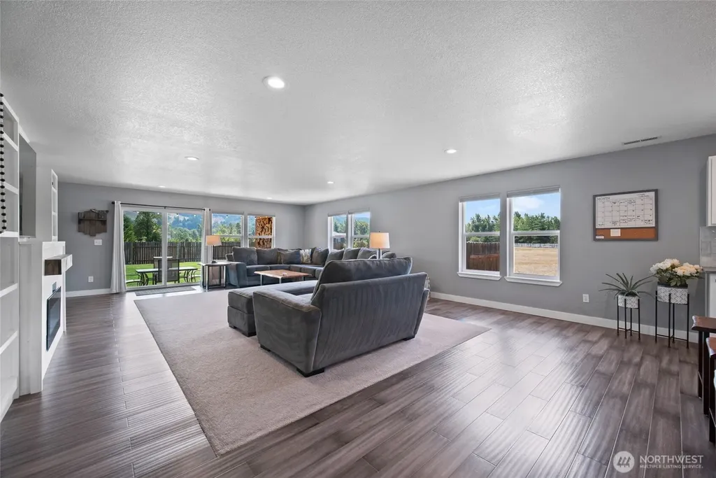 195 Bay Point Drive Castle Rock WA 98611