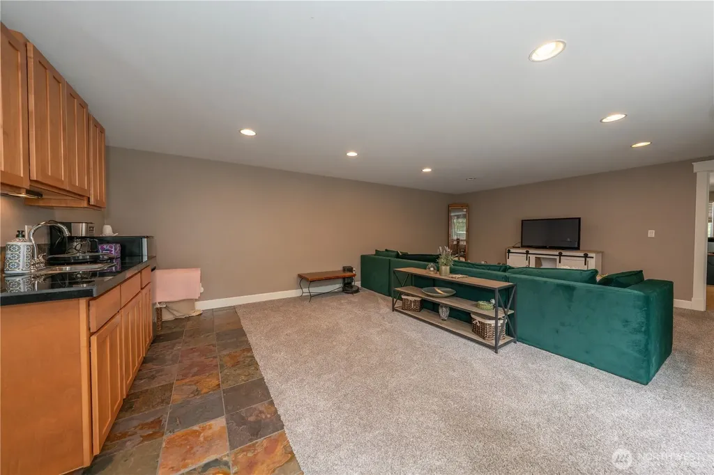 6031 139th Lane SW Rochester WA 98579